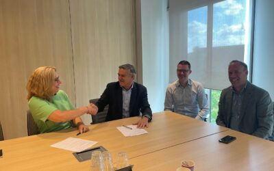 Op 7 augustus jl. hebben Titi van der Poel, directeur Digitale Transformatie bij Havensteder, en Wim Pullens, commercieel directeur bij Unexus, de samenwerking bekrachtigd door ondertekening van een samenwerkingsovereenkomst.